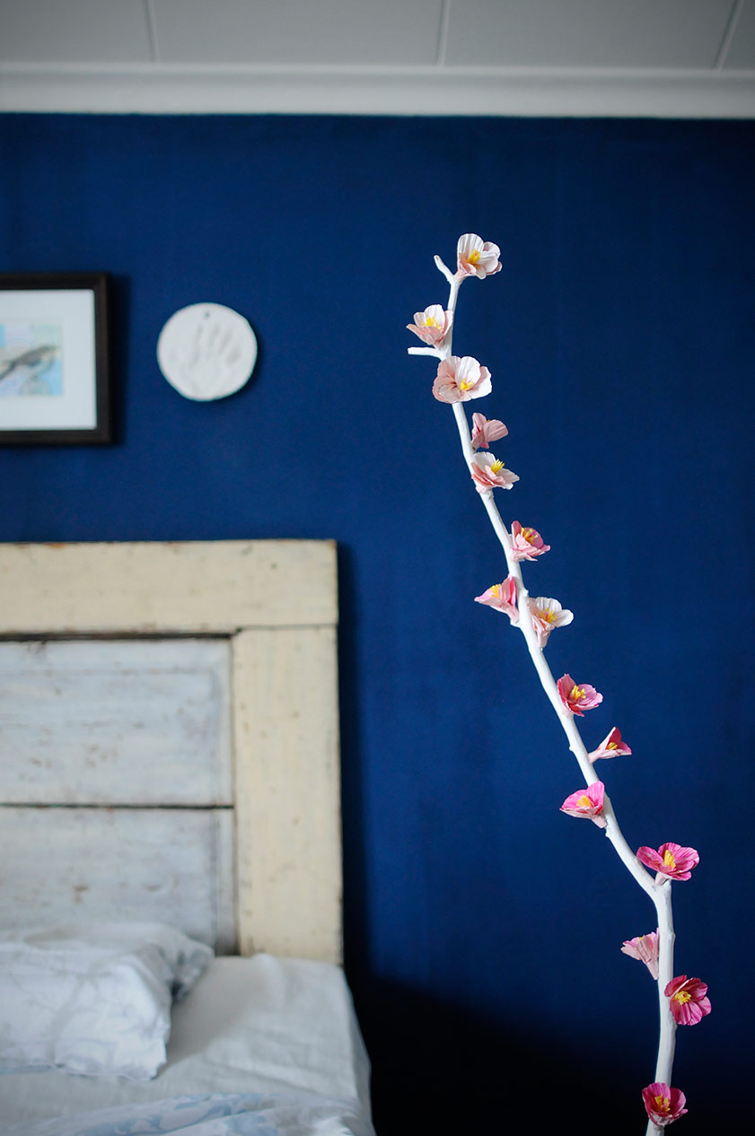DIY paper cherry blossoms by Jutta Rikola for Unelmien Talo&Koti magazine