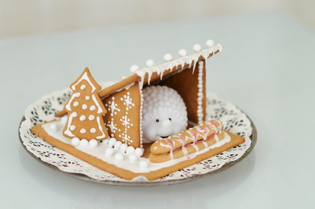Gingerbread Lean-To and Happy Holidays!