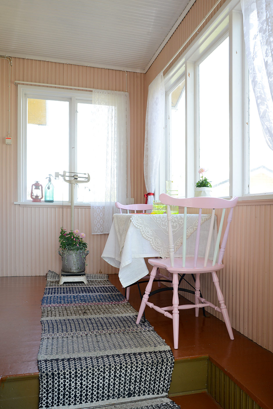 I Painted My Chairs with Ice Cream